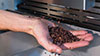Zerkleinerer und Abscheider der Schale der gerösteten Kakaobohne, der das Produkt zu Nibs macht